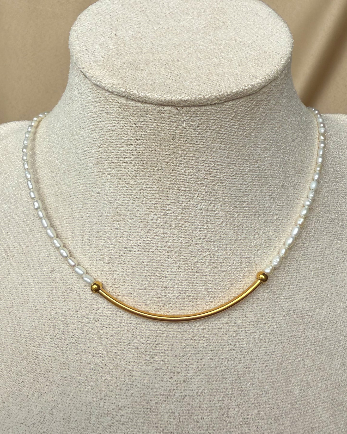 CLARA Arch Necklace