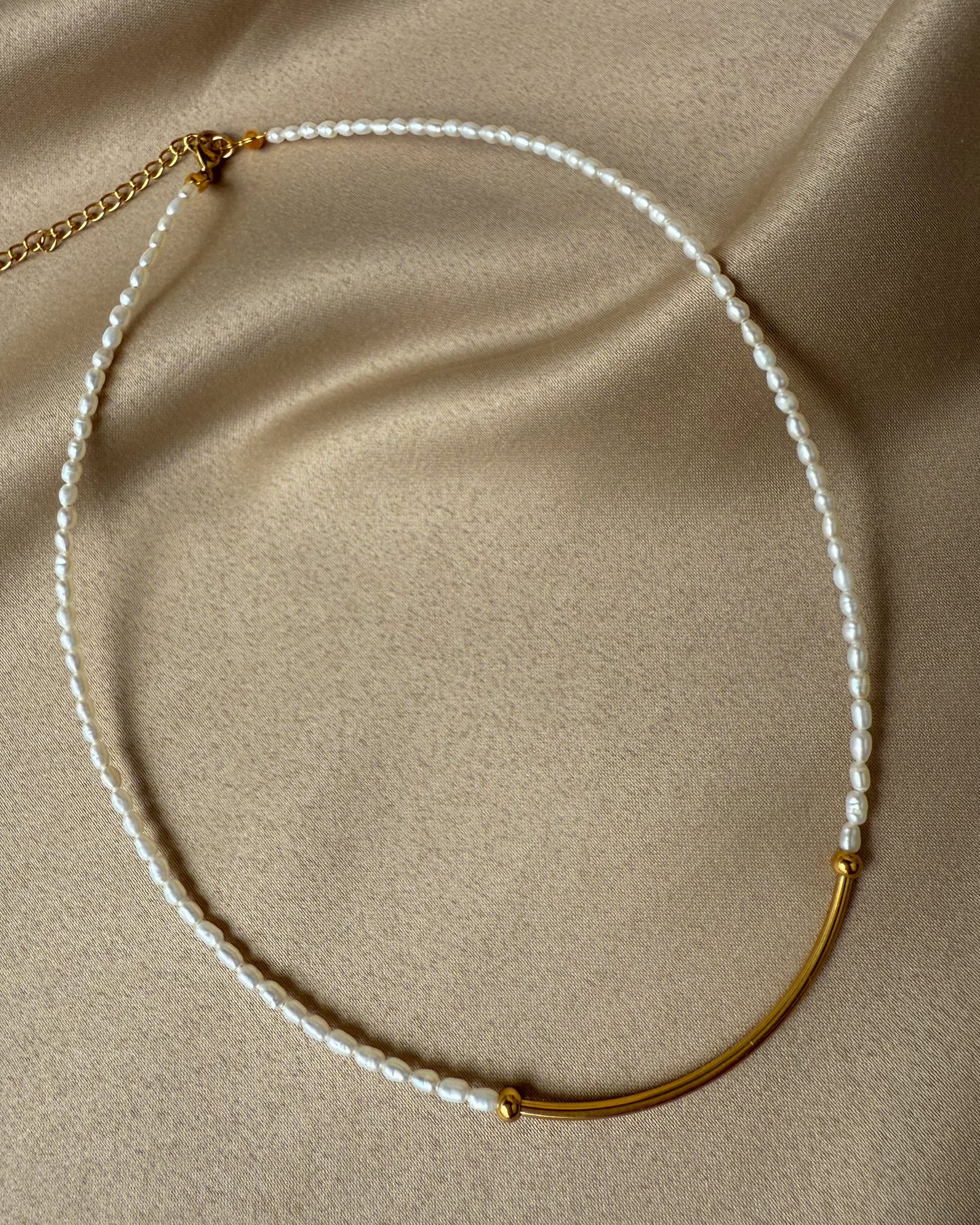 CLARA Arch Necklace
