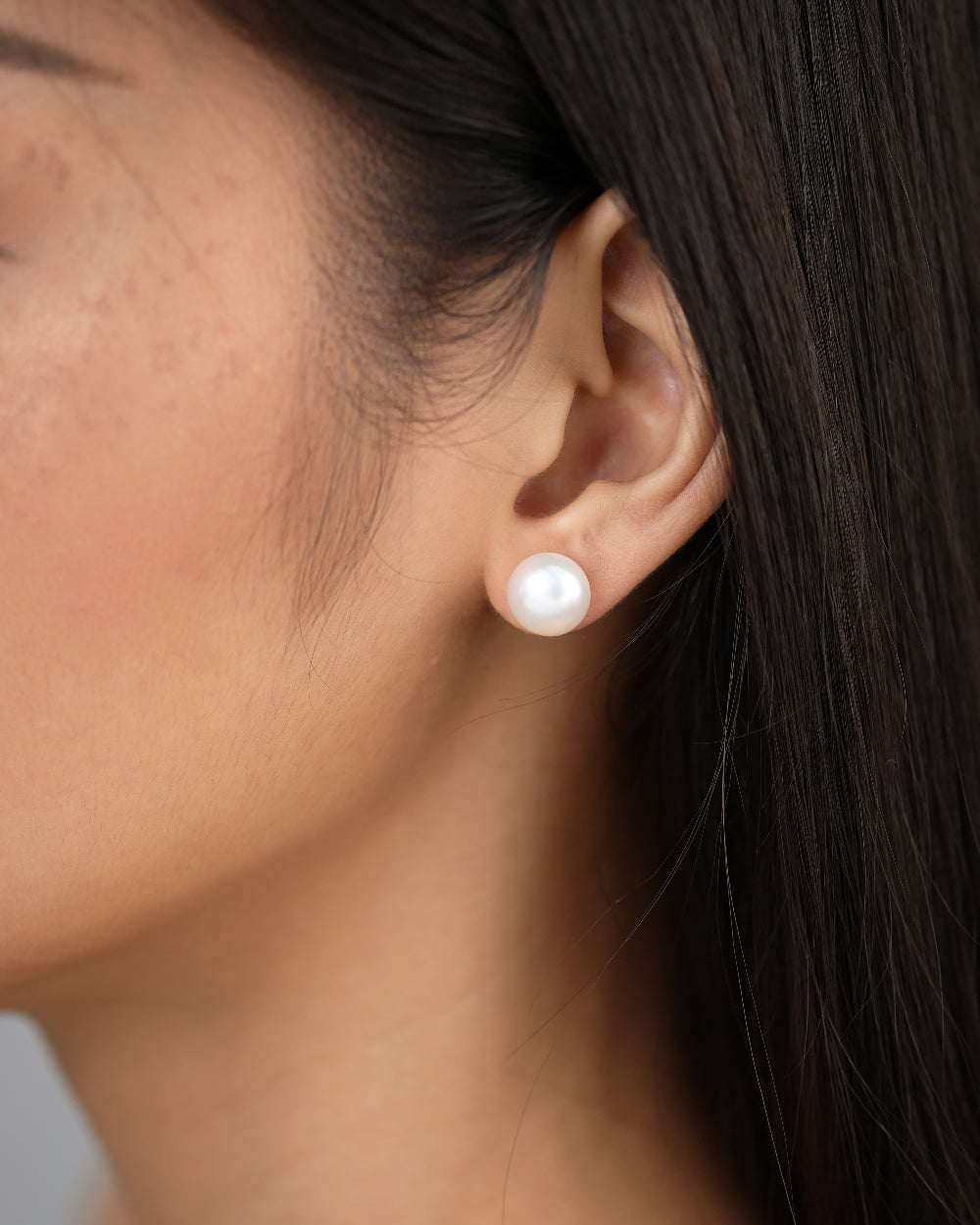 CLASSIC PEARL STUDS
