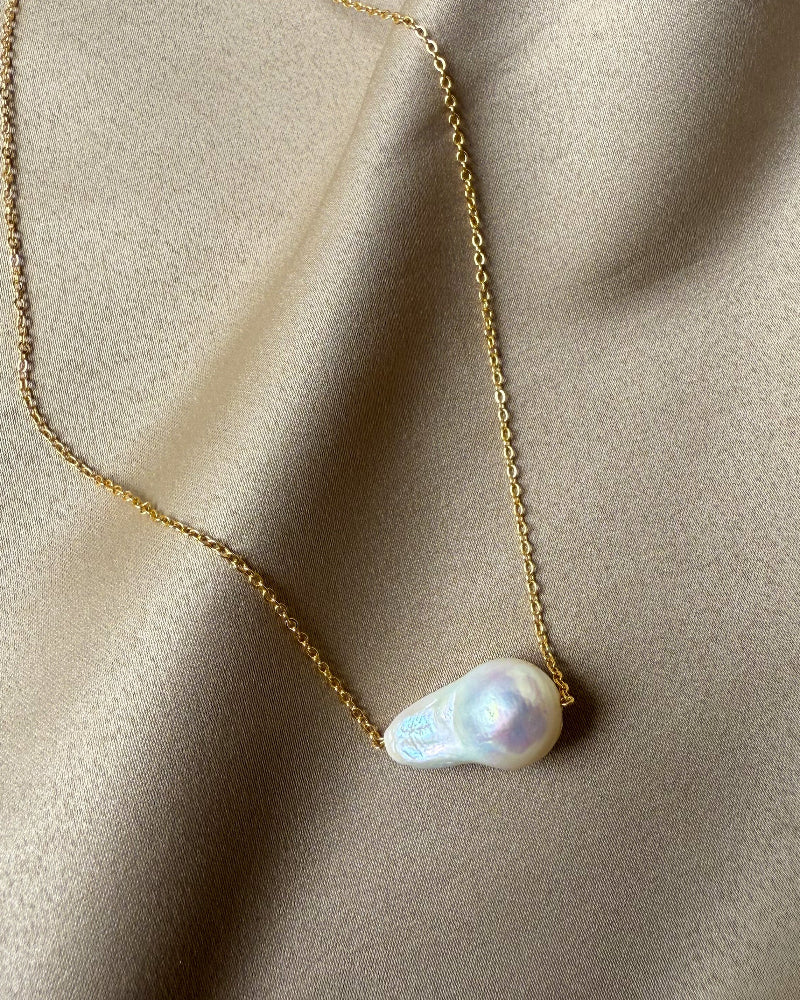 WILLA Floating Baroque Necklace