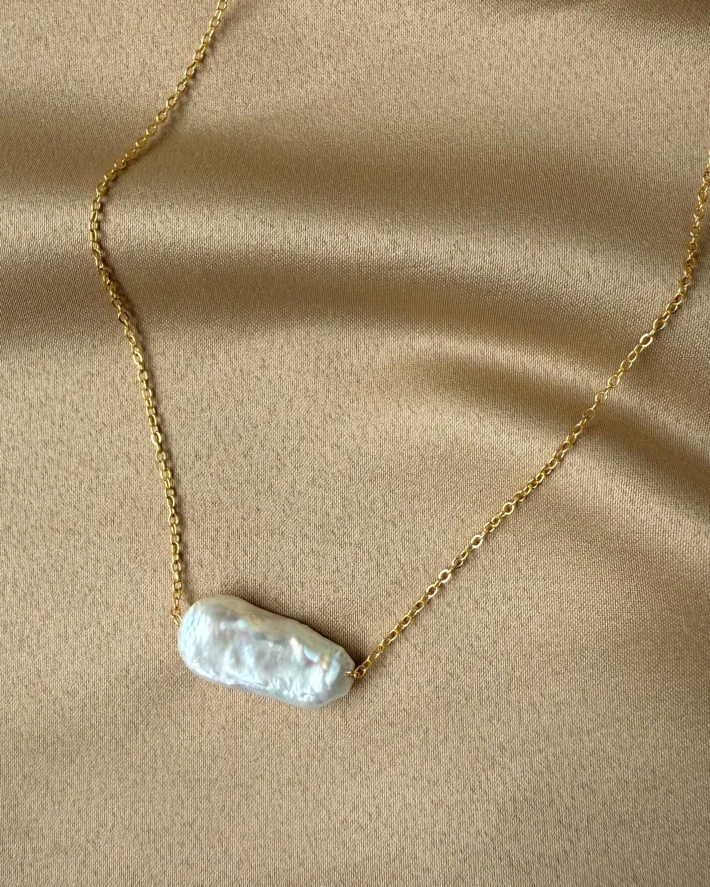 LUMI Floating Stick Pearl Necklace