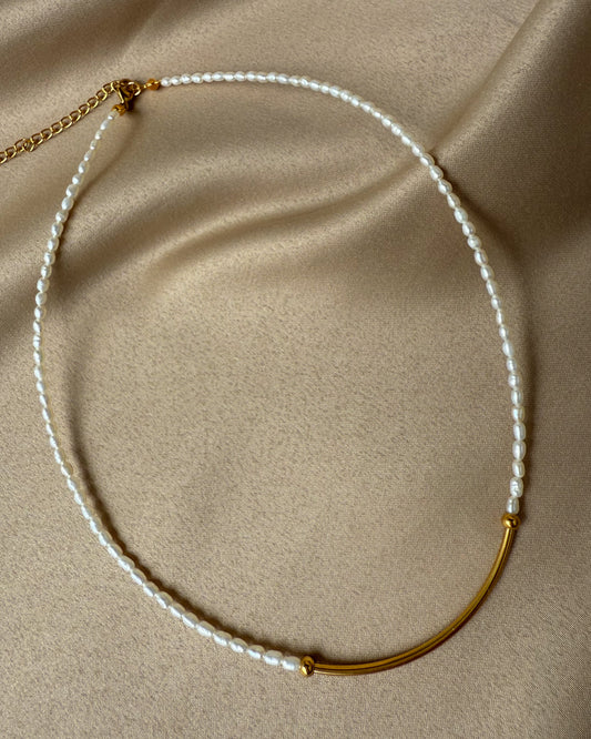 CLARA Arch Necklace