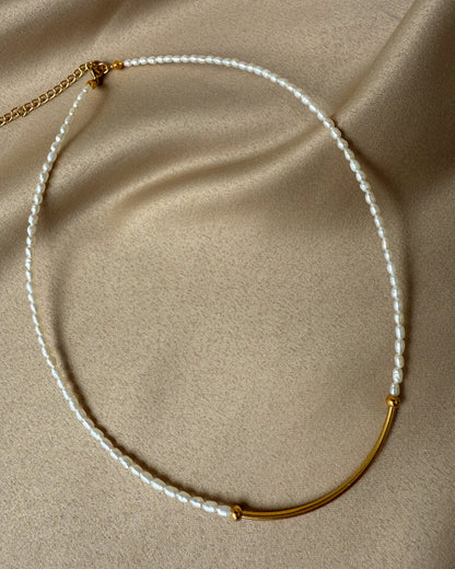 CLARA Arch Necklace