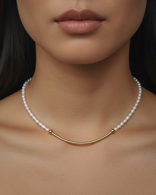 CLARA Arch Necklace