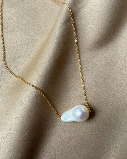 WILLA Floating Baroque Necklace